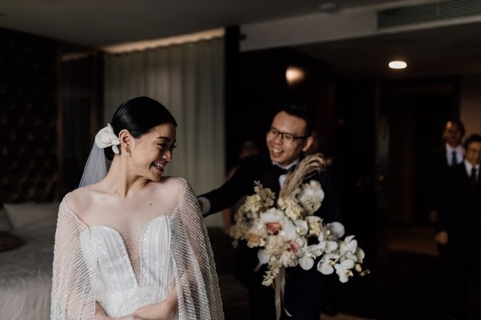 Vania & Herman Wedding at Raffles Hotel Jakarta by AKSA Creative - 030