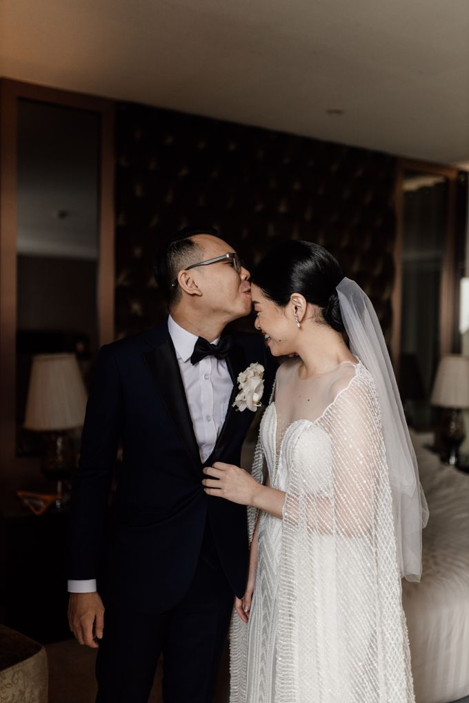 Vania & Herman Wedding at Raffles Hotel Jakarta by AKSA Creative - 028