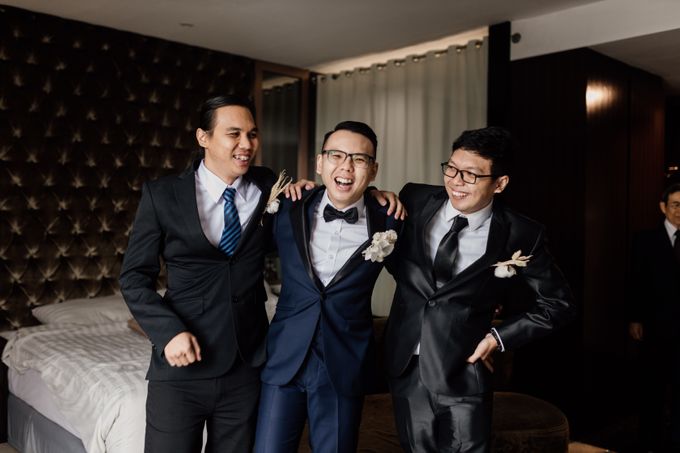 Vania & Herman Wedding at Raffles Hotel Jakarta by AKSA Creative - 025