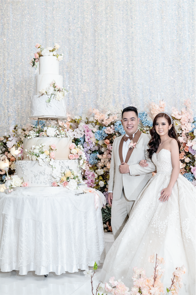 Vincent & Millah Wedding Decoration at Intercontinental Ballroom by Testimo Wedding Planner & Organizer - 028