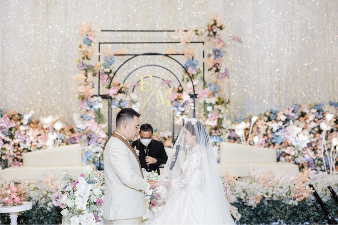 Vincent & Millah Wedding Decoration at Intercontinental Ballroom by Testimo Wedding Planner & Organizer - 014