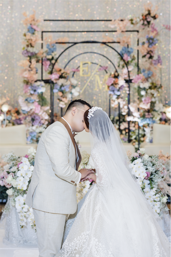 Vincent & Millah Wedding Decoration at Intercontinental Ballroom by Testimo Wedding Planner & Organizer - 018