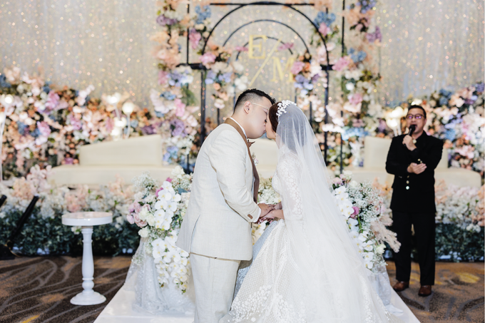 Vincent & Millah Wedding Decoration at Intercontinental Ballroom by Testimo Wedding Planner & Organizer - 019