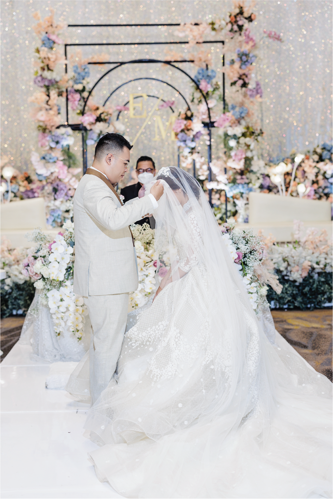 Vincent & Millah Wedding Decoration at Intercontinental Ballroom by Testimo Wedding Planner & Organizer - 017