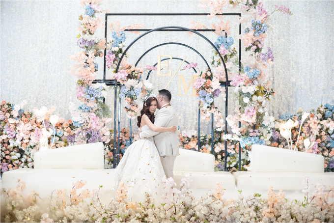 Vincent & Millah Wedding Decoration at Intercontinental Ballroom by Testimo Wedding Planner & Organizer - 030