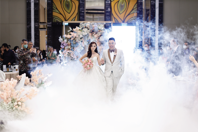 Vincent & Millah Wedding Decoration at Intercontinental Ballroom by Testimo Wedding Planner & Organizer - 026