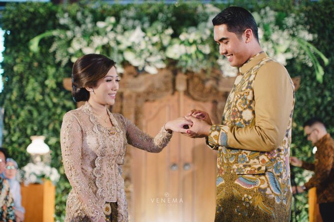 Dana & Brena Engagement by Akuwedding - 002