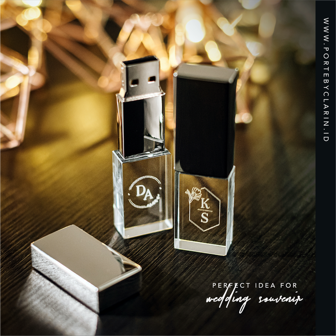 CUSTOM CRYSTAL USB - Wedding Souvenir by PORTÉ by Clarin - 002 CUSTOM CRYSTAL USB - Wedding Souvenir by PORTÉ by Clarin - 002