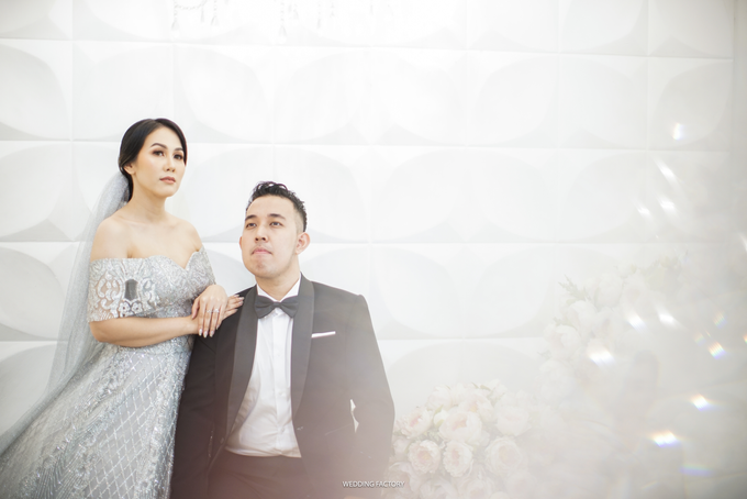 Jonathan + Prawinda Prewedding by Wedding Factory - 005