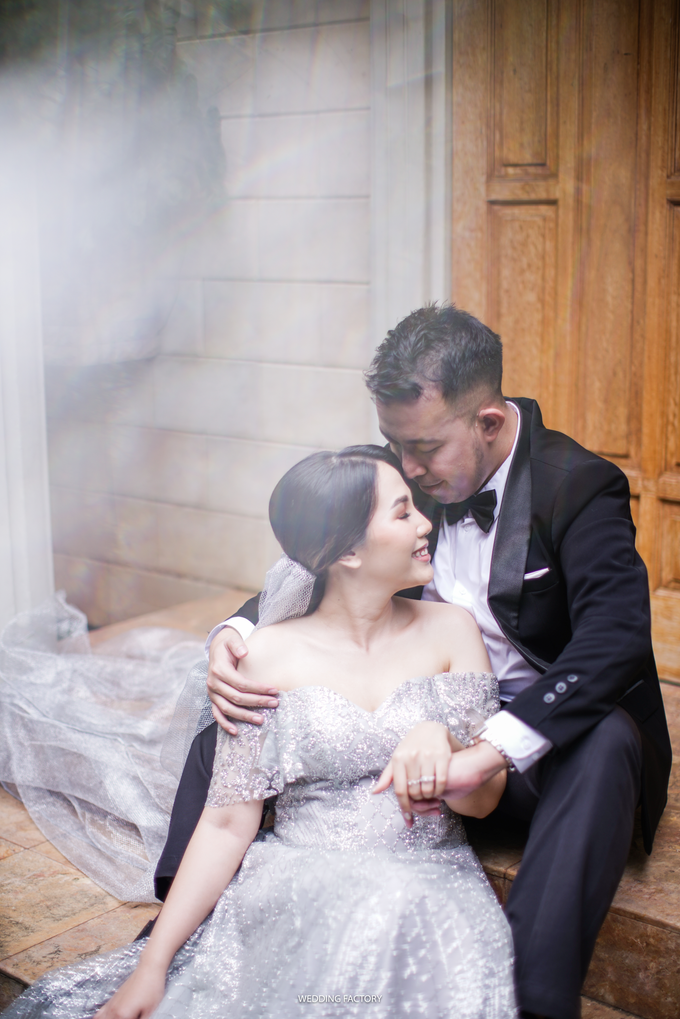 Jonathan + Prawinda Prewedding by Wedding Factory - 006