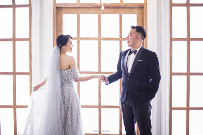 Jonathan + Prawinda Prewedding by Wedding Factory - 007