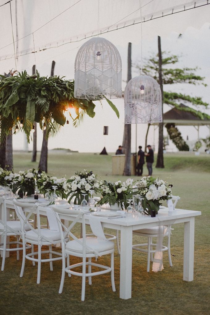 Modern Tropical Wedding By Dijon Bali Catering Bridestory Com