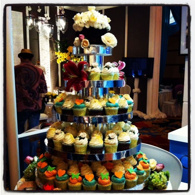 Wedding cakes and cupcakes by CUPCAKES COMPANY - 005 Wedding cakes and cupcakes by CUPCAKES COMPANY - 005