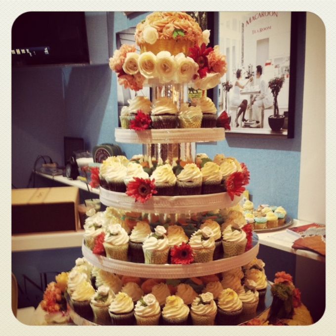 Wedding cakes and cupcakes by CUPCAKES COMPANY - 006 Wedding cakes and cupcakes by CUPCAKES COMPANY - 006