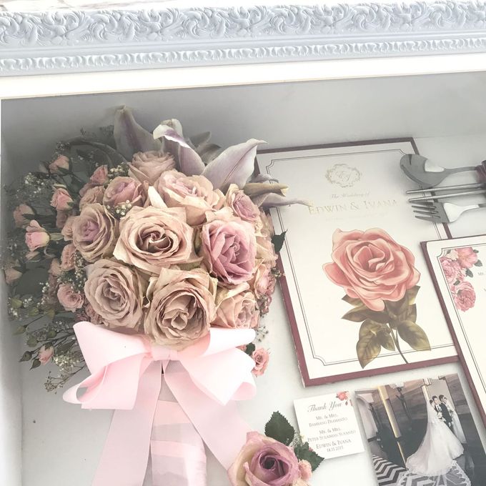 Edwin & Ivana Pinkish Bouquet by CONSERVÉ FLOWER PRESERVATION - 002 Edwin & Ivana Pinkish Bouquet by CONSERVÉ FLOWER PRESERVATION - 002
