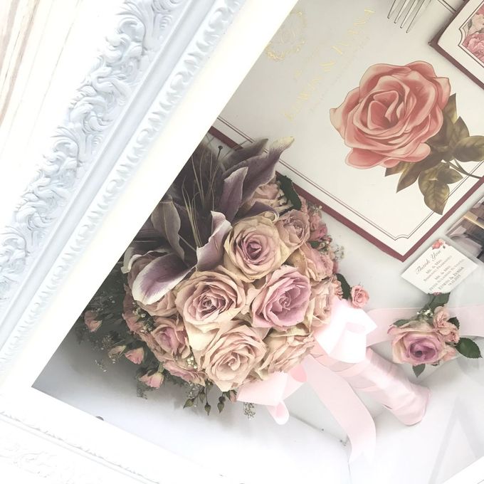 Edwin & Ivana Pinkish Bouquet by CONSERVÉ FLOWER PRESERVATION - 003 Edwin & Ivana Pinkish Bouquet by CONSERVÉ FLOWER PRESERVATION - 003
