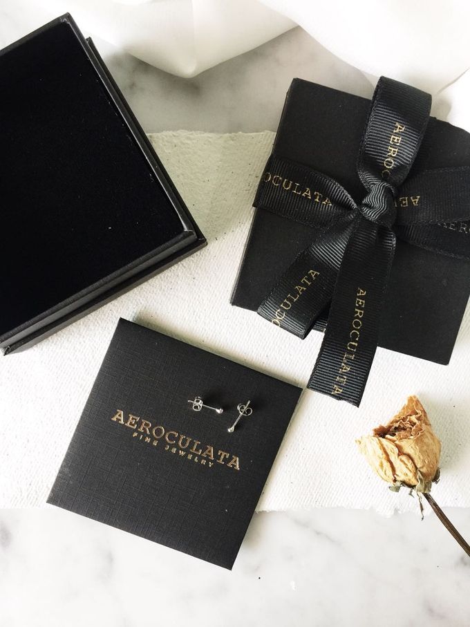 Gracia - 18ct Fine Gold Dots Earrings by AEROCULATA - 003 Gracia - 18ct Fine Gold Dots Earrings by AEROCULATA - 003