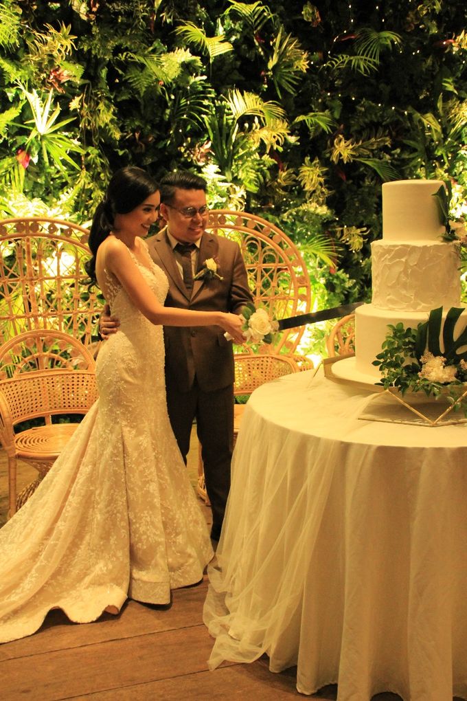 Darrly and Sharon Wedding at Kembang Goela by Fiori.Co ...