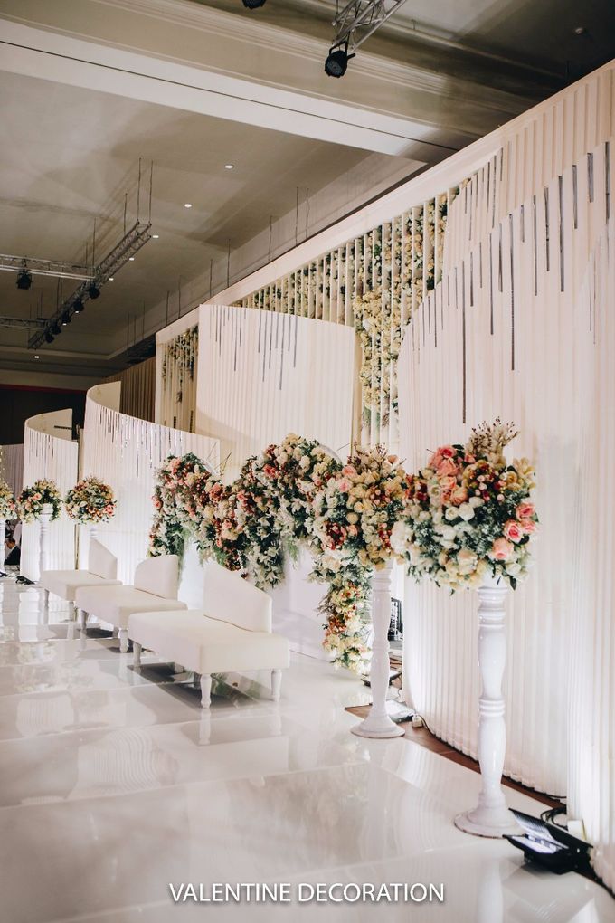 William & Santa Wedding Decoration at Grand Sudirman by Yofi Harlianto - 003