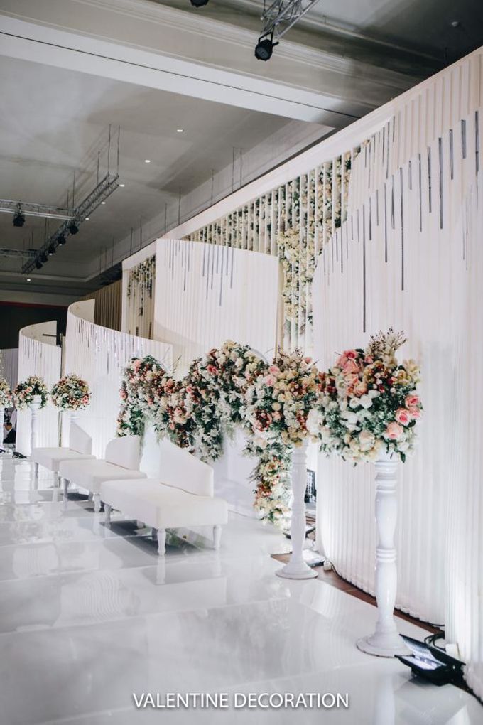 William & Santa Wedding Decoration at Grand Sudirman by Yofi Harlianto - 009