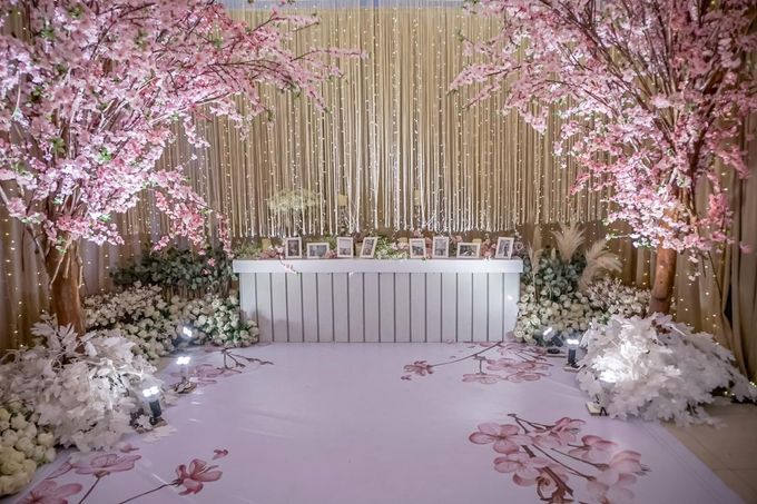 Hendrik & Andini Wedding Decoration at Bandung Convention Center by Valentine Wedding Decoration - 003