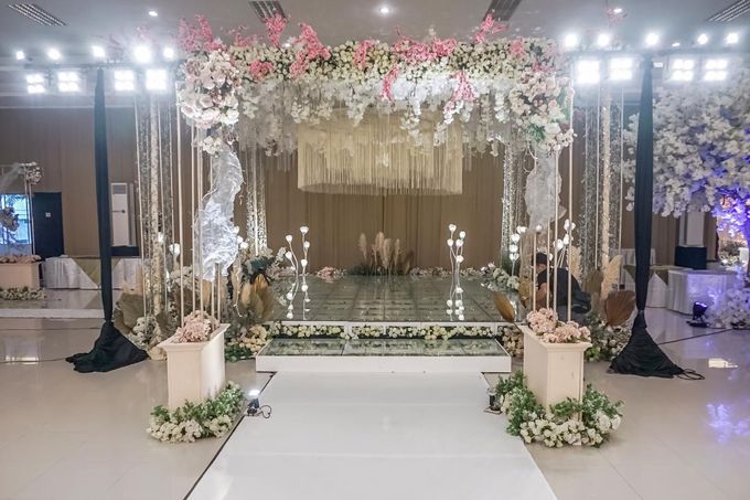 Hendrik & Andini Wedding Decoration by Valentine Wedding Decoration - 007 Hendrik & Andini Wedding Decoration by Valentine Wedding Decoration - 007