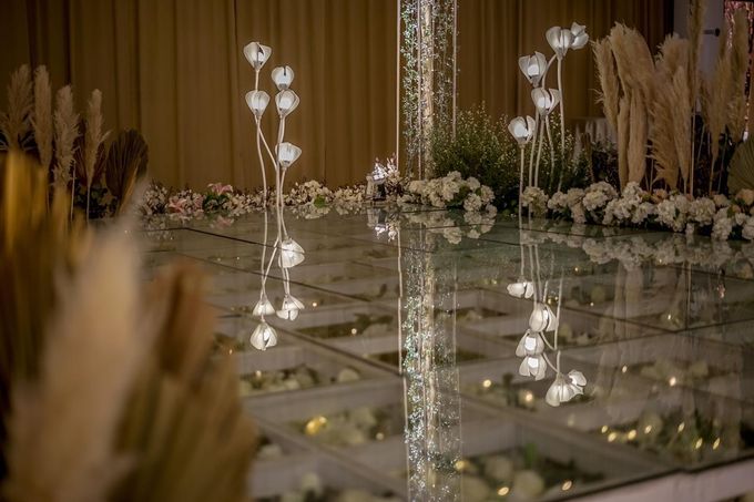 Hendrik & Andini Wedding Decoration at Bandung Convention Center by Valentine Wedding Decoration - 016