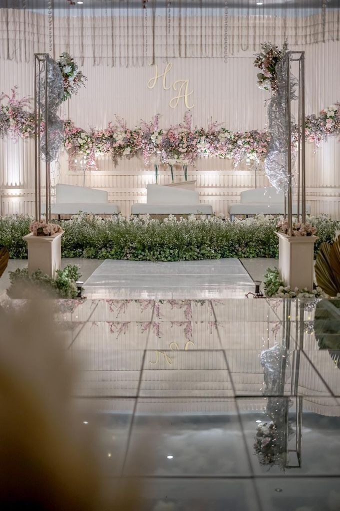 Hendrik & Andini Wedding Decoration by Valentine Wedding Decoration - 025 Hendrik & Andini Wedding Decoration by Valentine Wedding Decoration - 025