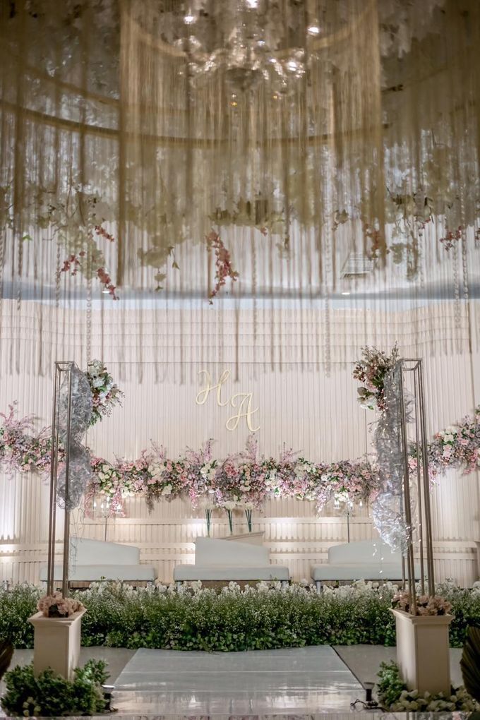 Hendrik & Andini Wedding Decoration at Bandung Convention Center by Valentine Wedding Decoration - 027