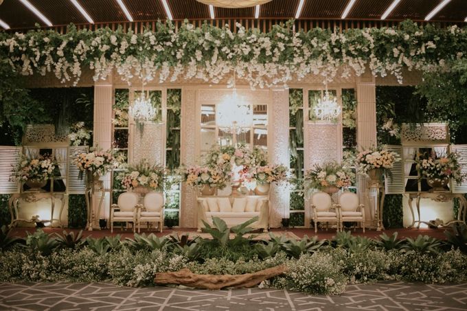 Compilation of Traditional Wedding Stage Decor 10F by Menara Mandiri by IKK Wedding (ex. Plaza Bapindo) - 006 Compilation of Traditional Wedding Stage Decor 10F by Menara Mandiri by IKK Wedding (ex. Plaza Bapindo) - 006