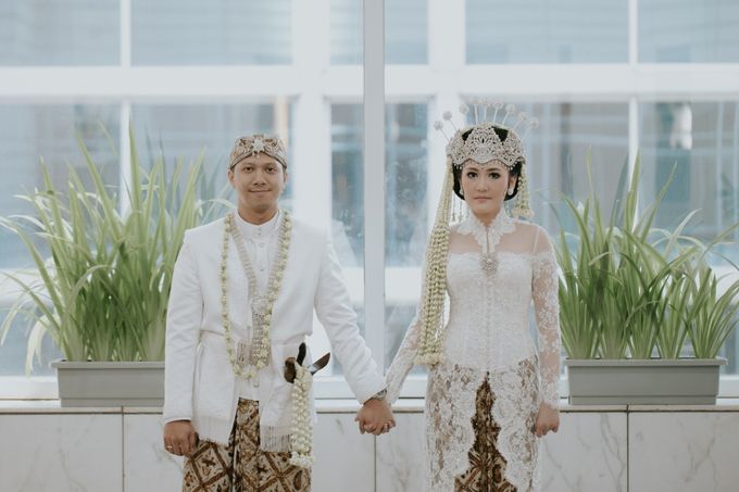 Sundanese Akad and Javanese Reception Wedding of Bella and Adit by Menara Mandiri by IKK Wedding (ex. Plaza Bapindo) - 005 Sundanese Akad and Javanese Reception Wedding of Bella and Adit by Menara Mandiri by IKK Wedding (ex. Plaza Bapindo) - 005