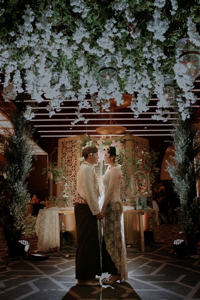 Sundanese Akad and Javanese Reception Wedding of Bella and Adit by Menara Mandiri by IKK Wedding (ex. Plaza Bapindo) - 013 Sundanese Akad and Javanese Reception Wedding of Bella and Adit by Menara Mandiri by IKK Wedding (ex. Plaza Bapindo) - 013