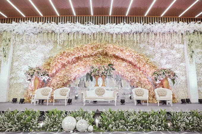 The Wedding of Michelly & Raymond by Menara Mandiri by IKK Wedding (ex. Plaza Bapindo) - 003 The Wedding of Michelly & Raymond by Menara Mandiri by IKK Wedding (ex. Plaza Bapindo) - 003