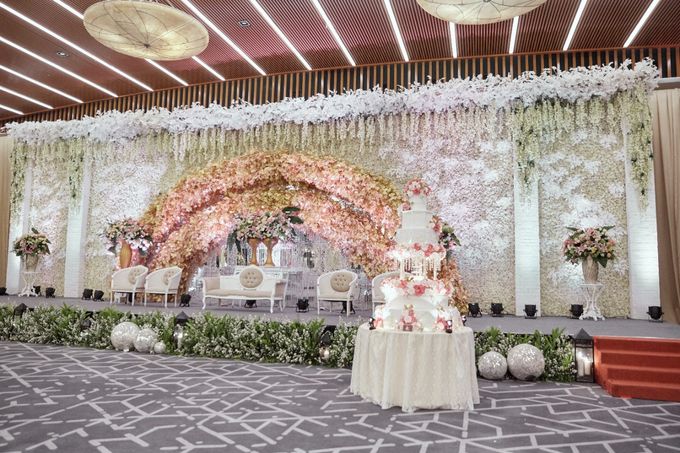 The Wedding of Michelly & Raymond by Menara Mandiri by IKK Wedding (ex. Plaza Bapindo) - 004 The Wedding of Michelly & Raymond by Menara Mandiri by IKK Wedding (ex. Plaza Bapindo) - 004