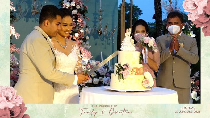 The Wedding of Fendy & Dwitia by It's True Design & Styling - 007