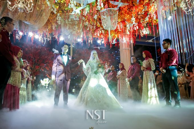 The Wedding Of Raniaayuazaria & Afeekrahmat by Shangri-La Hotel, Surabaya - 009