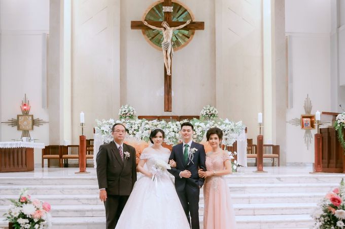 INTERNATIONAL WEDDING OF GIO & YOSHI AT MENARA MANDIRI 10F by Menara Mandiri by IKK Wedding - 006 INTERNATIONAL WEDDING OF GIO & YOSHI AT MENARA MANDIRI 10F by Menara Mandiri by IKK Wedding - 006