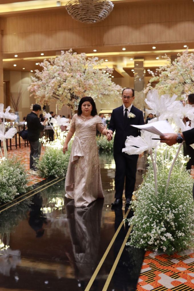 jazz wedding band at Grand Mercure Kemayoran by Double V Entertainment by Libra Cake - 001