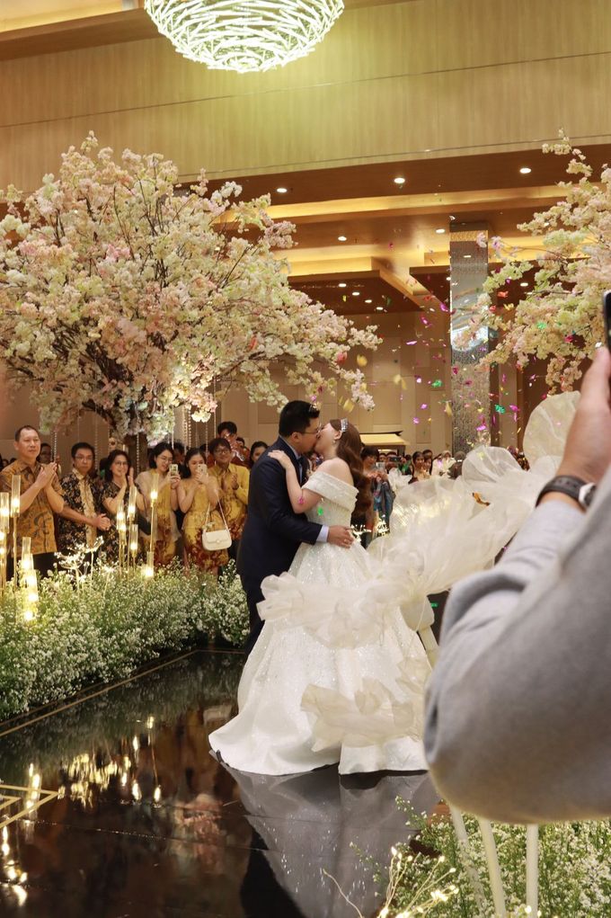 jazz wedding band at Grand Mercure Kemayoran by Double V Entertainment by Libra Cake - 010