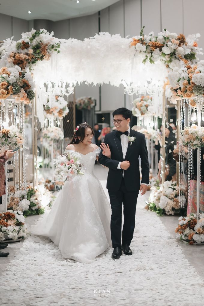 THE WEDDING OF KENT WIRANATA & ESTI RITA DIAN ARIESWATI by Ohana Enterprise - 019