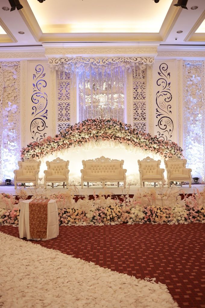THE WEDDING OF ARVIN WIGUNA & OCTAVIANA FLORENCIANA P by Ohana Enterprise - 004 THE WEDDING OF ARVIN WIGUNA & OCTAVIANA FLORENCIANA P by Ohana Enterprise - 004
