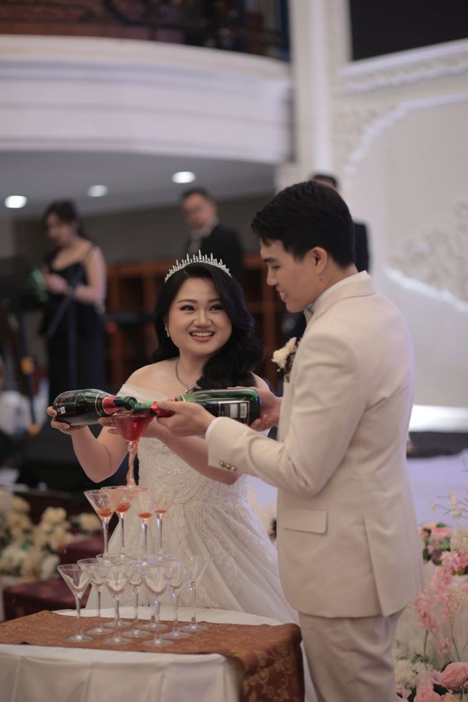 THE WEDDING OF ARVIN WIGUNA & OCTAVIANA FLORENCIANA P by Ohana Enterprise - 021 THE WEDDING OF ARVIN WIGUNA & OCTAVIANA FLORENCIANA P by Ohana Enterprise - 021