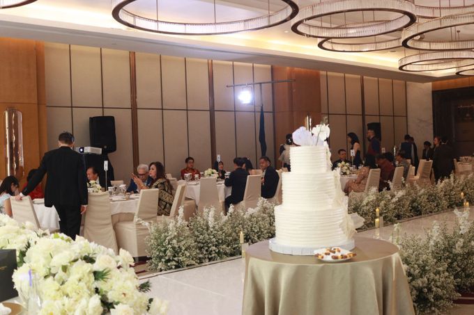 jazz wedding band for intimate wedding at Retreat lounge Westin Hotel Jakarta by Double V Entertainment by The Westin Jakarta - 009
