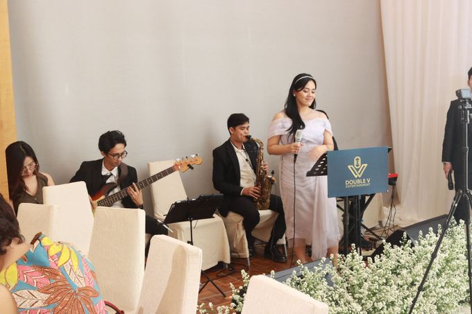 jazz wedding band for intimate wedding at Retreat lounge Westin Hotel Jakarta by Double V Entertainment by The Westin Jakarta - 010