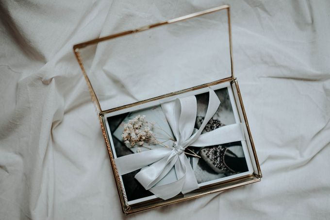 Printed Photos Packaged in Exclusive Glass Box by William Saputra Photography - 002