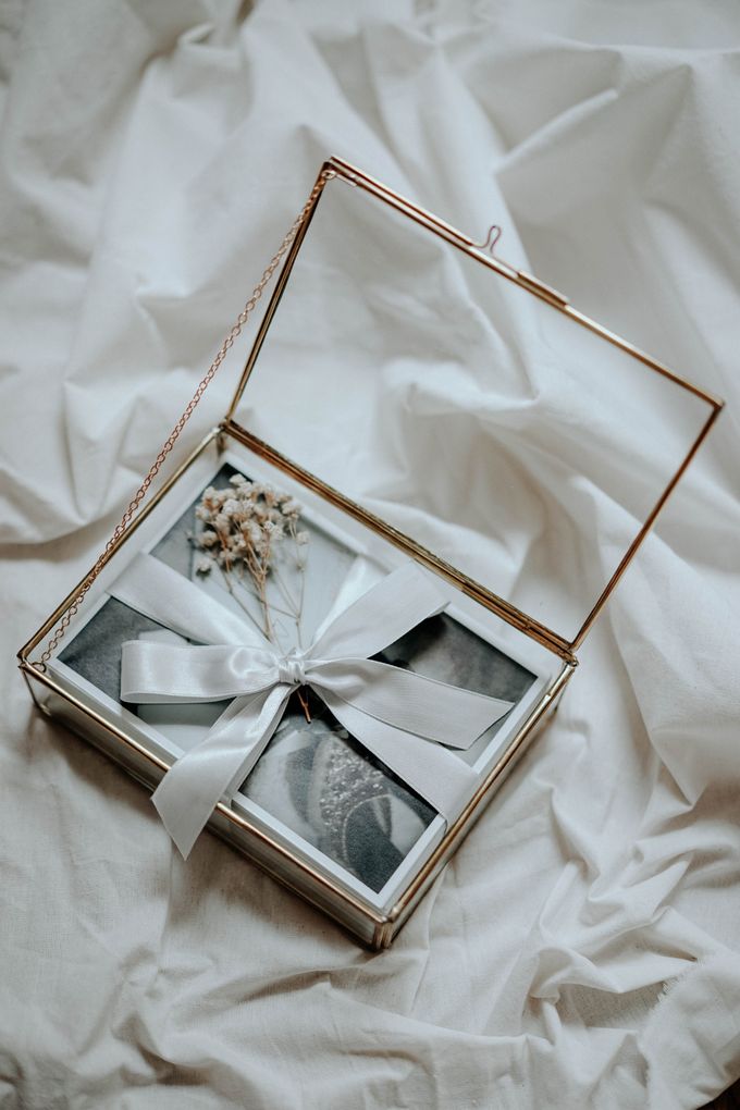 Printed Photos Packaged in Exclusive Glass Box by William Saputra Photography - 007