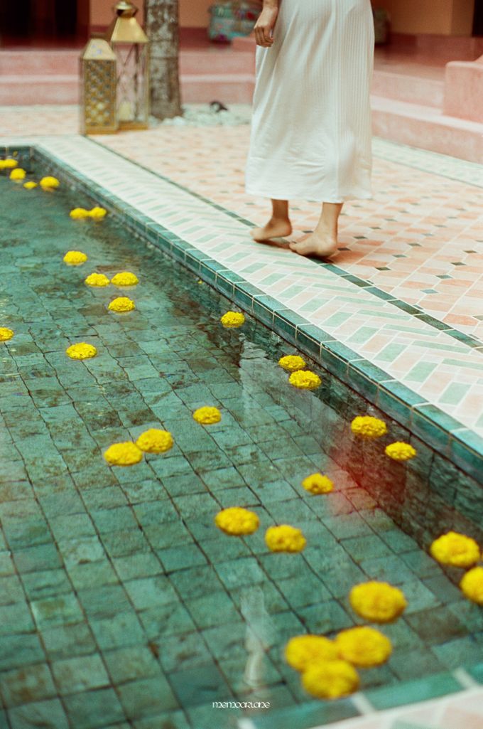 Seminyak Classic Couple Session Shot on Film Cinestill 400D by Memoar Lane Photography - 004