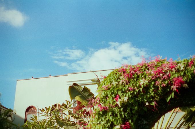 Seminyak Classic Couple Session Shot on Film Cinestill 400D by Memoar Lane Photography - 009