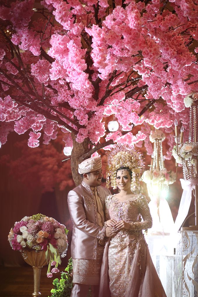 Lucky & Andini Wedding Reception by Watie Iskandar Wedding Decoration & Organizer - 010