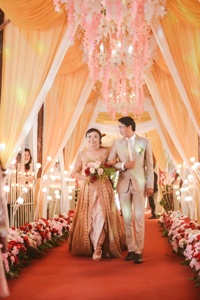 Mr. Iwan Setiawan & Mrs. Henny by Ventlee Groom Centre - 005 Mr. Iwan Setiawan & Mrs. Henny by Ventlee Groom Centre - 005